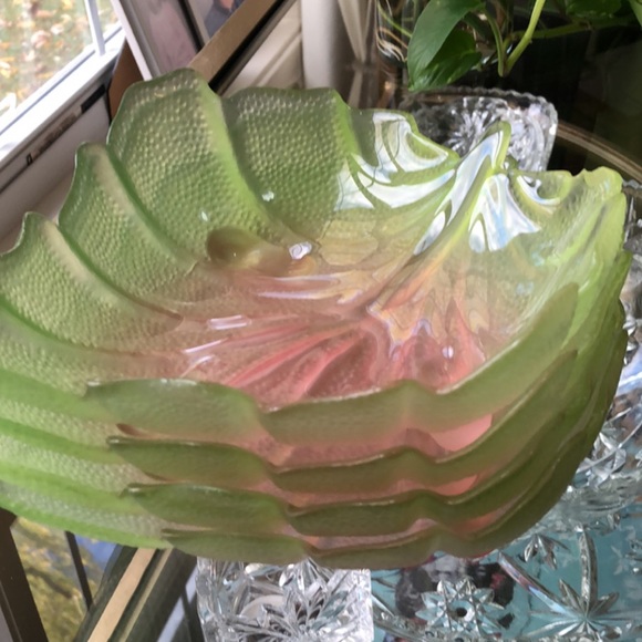 4 Art Vintage green/pink leaf glass bowls 8 1/2” long x 9” wide x 2 1/2” deep - Picture 5 of 10